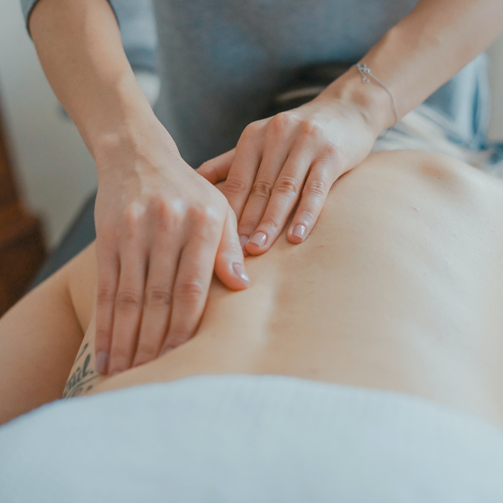 I massaggi sono la manipolazione graduale del corpo per stimolarne le parti trattate con diverse tecniche